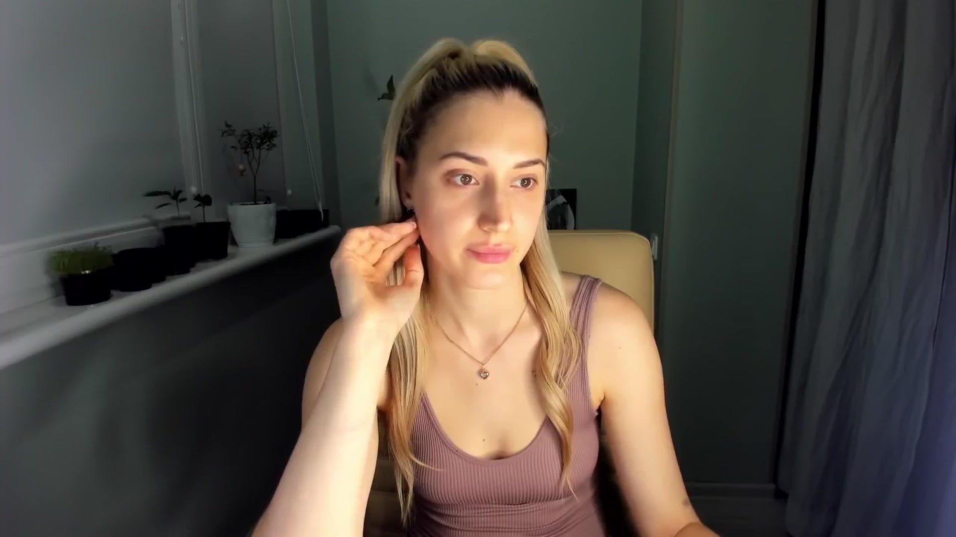 Gallery image thumbnail from Yours_Sonya's myfreecams stream on, 05/22/2024, 21:36 image 17 of 20
