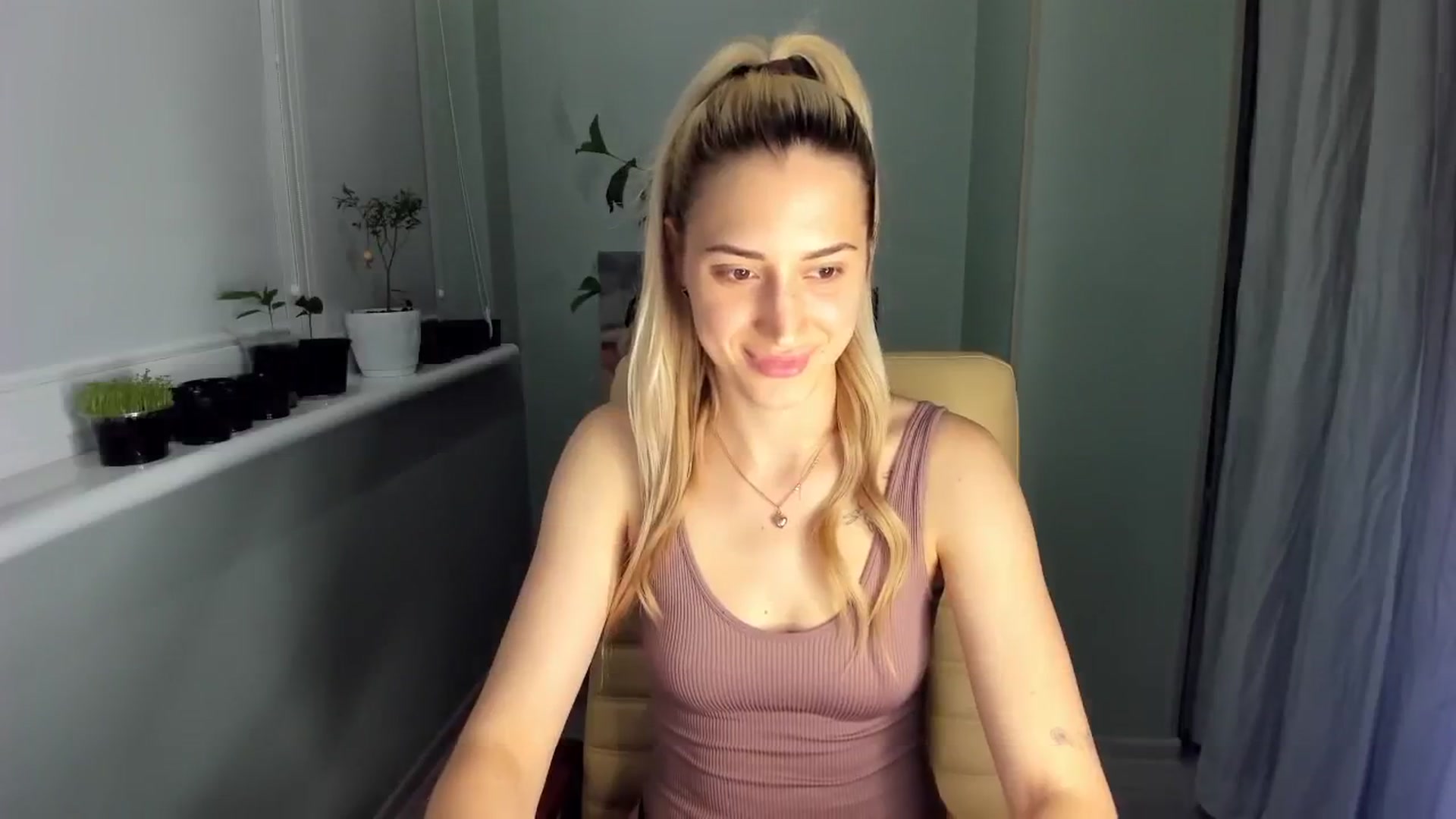 Gallery image thumbnail from Yours_Sonya's myfreecams stream on, 05/22/2024, 21:36 image 12 of 20