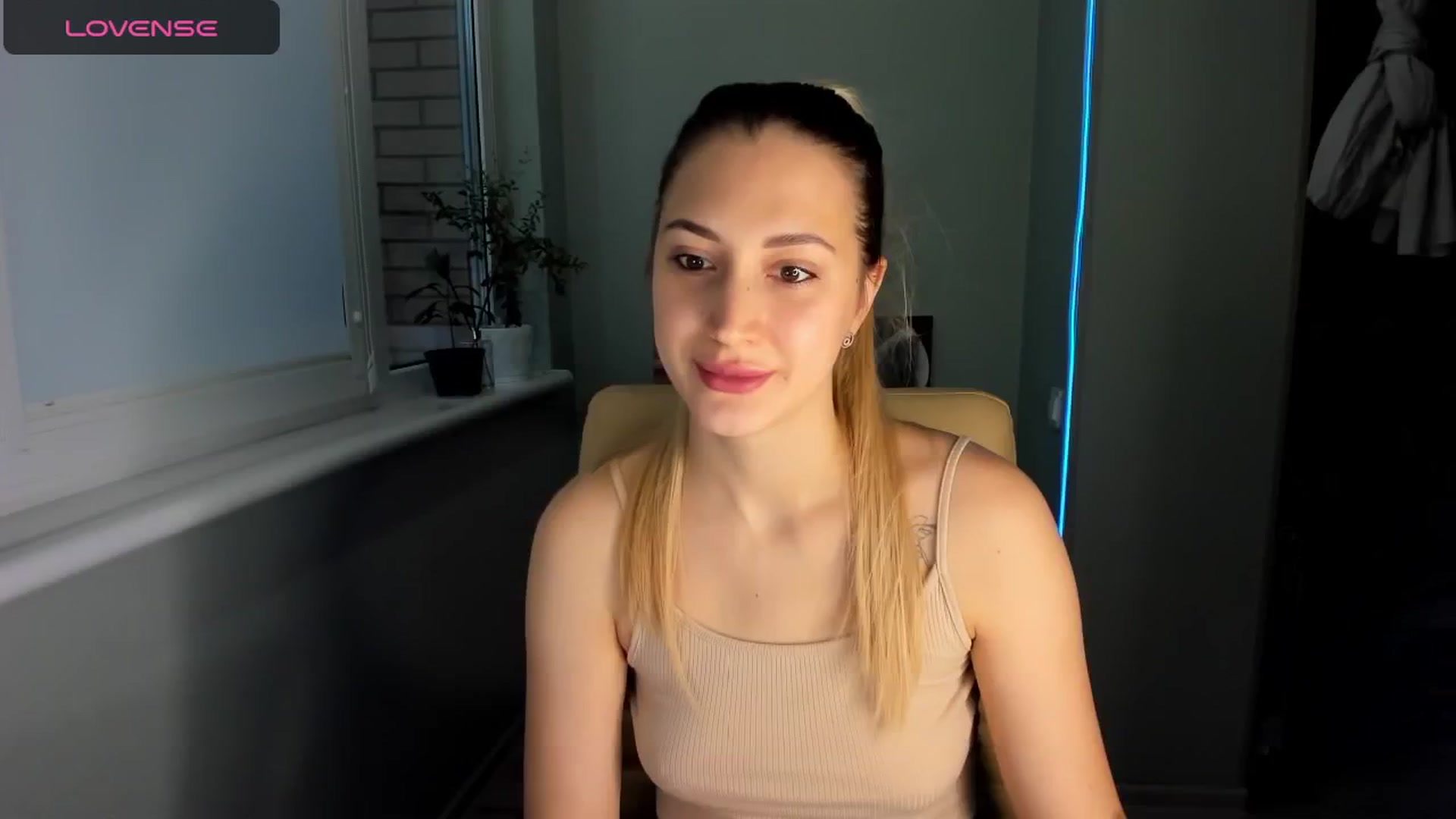Gallery image thumbnail from Yours_Sonya's myfreecams stream on, 11/15/2024, 12:42 image 17 of 20