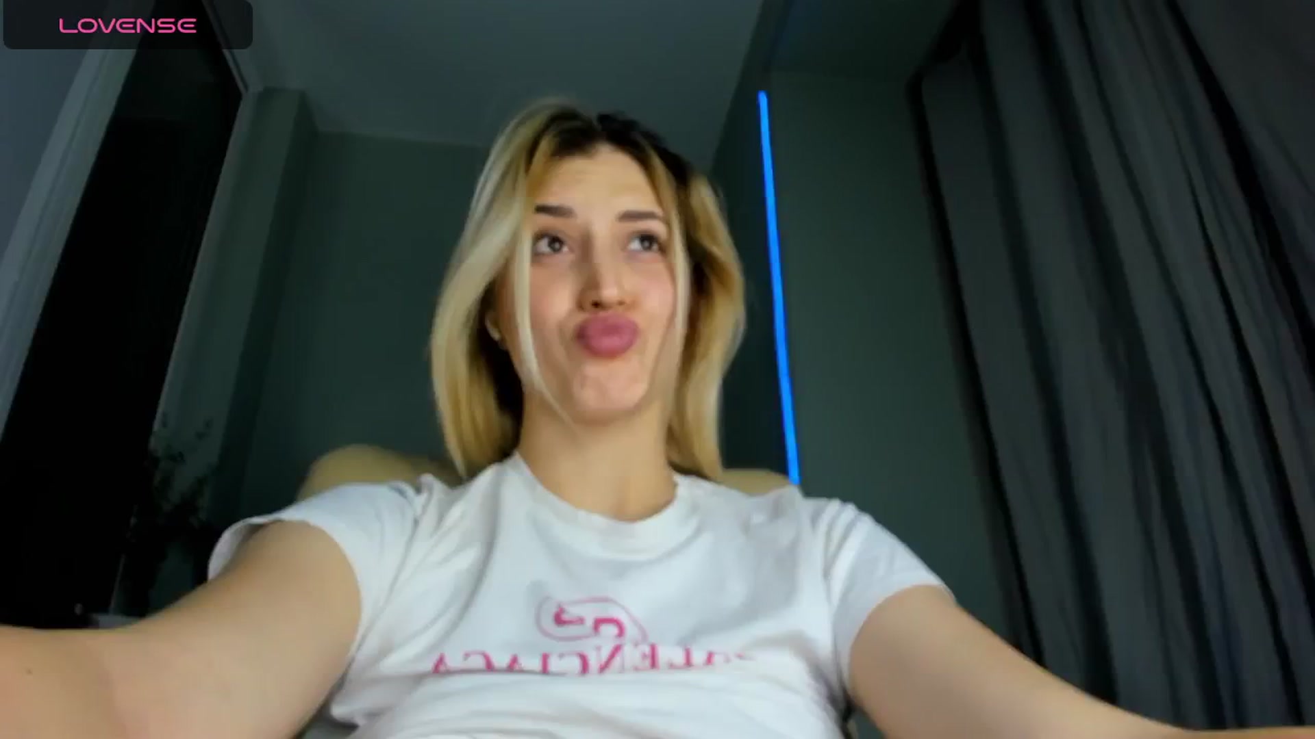 Gallery image thumbnail from Yours_Sonya's myfreecams stream on, 11/16/2024, 19:40 image 19 of 20