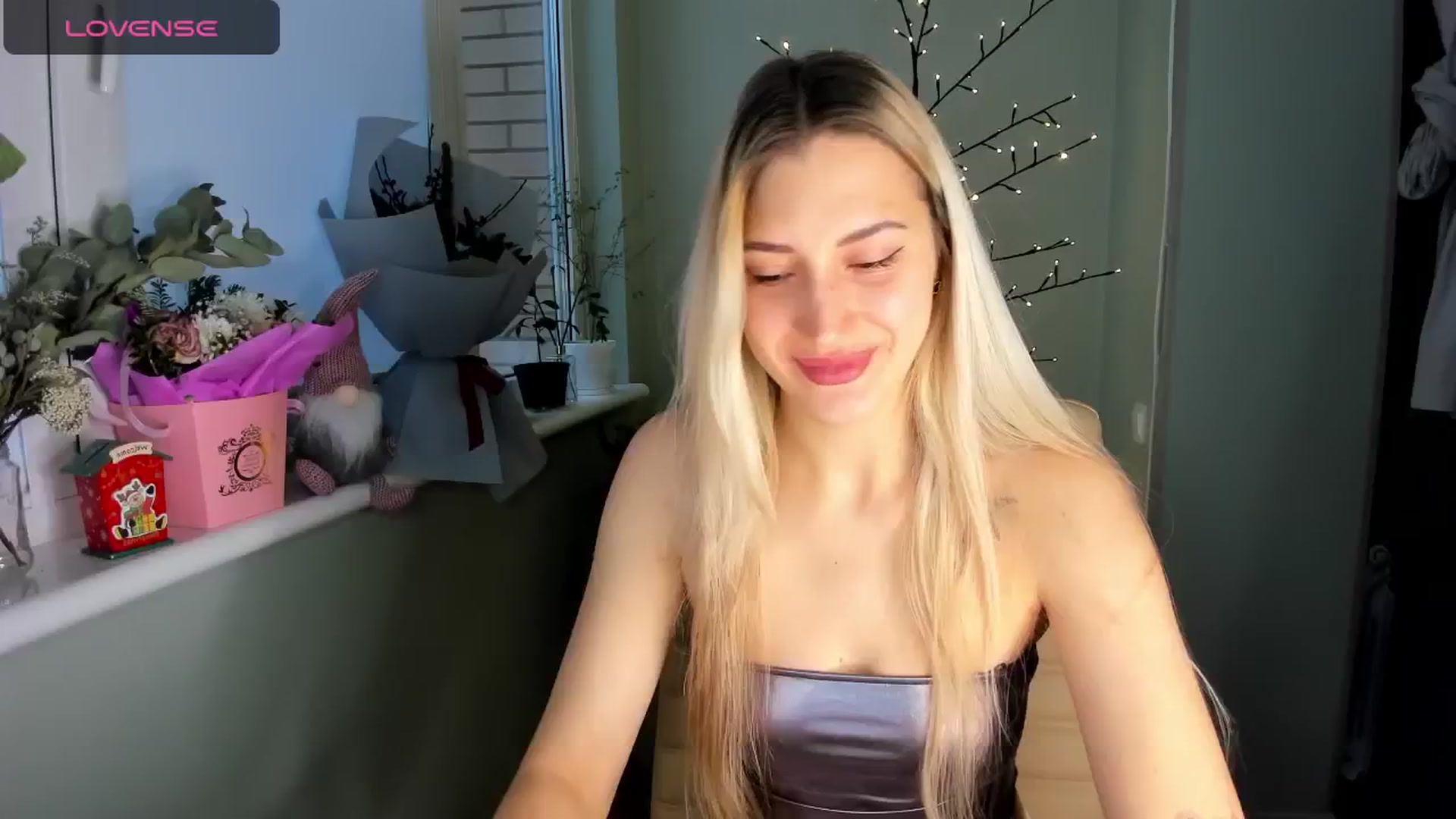 Gallery image thumbnail from Yours_Sonya's myfreecams stream on, 12/25/2024, 12:05 image 1 of 20