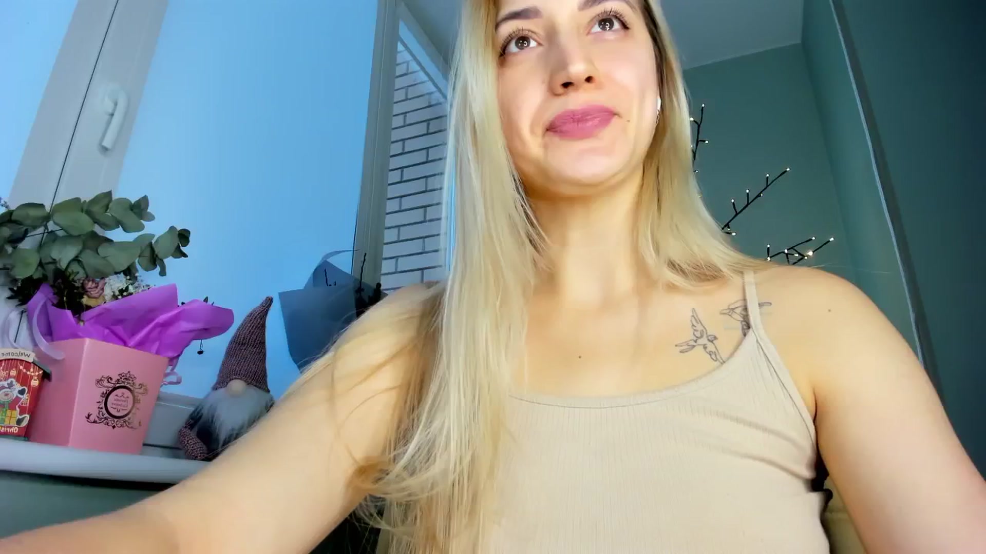 Gallery image thumbnail from Yours_Sonya's myfreecams stream on, 12/26/2024, 10:52 image 12 of 20