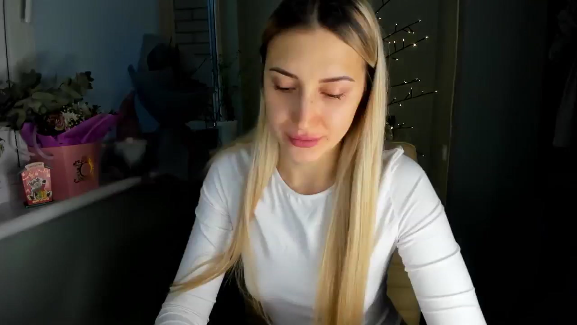 Gallery image thumbnail from Yours_Sonya's myfreecams stream on, 12/27/2024, 13:52 image 11 of 20