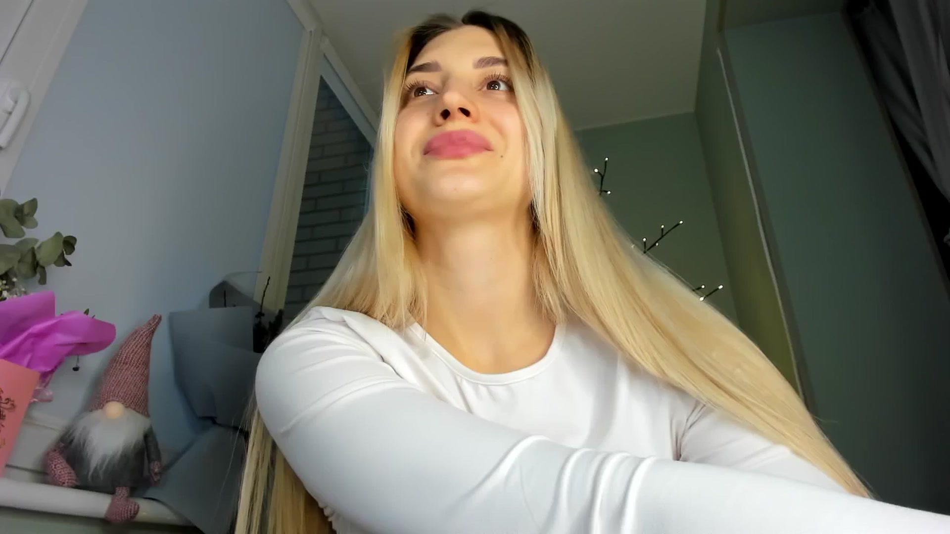 Gallery image thumbnail from Yours_Sonya's myfreecams stream on, 12/27/2024, 13:52 image 14 of 20