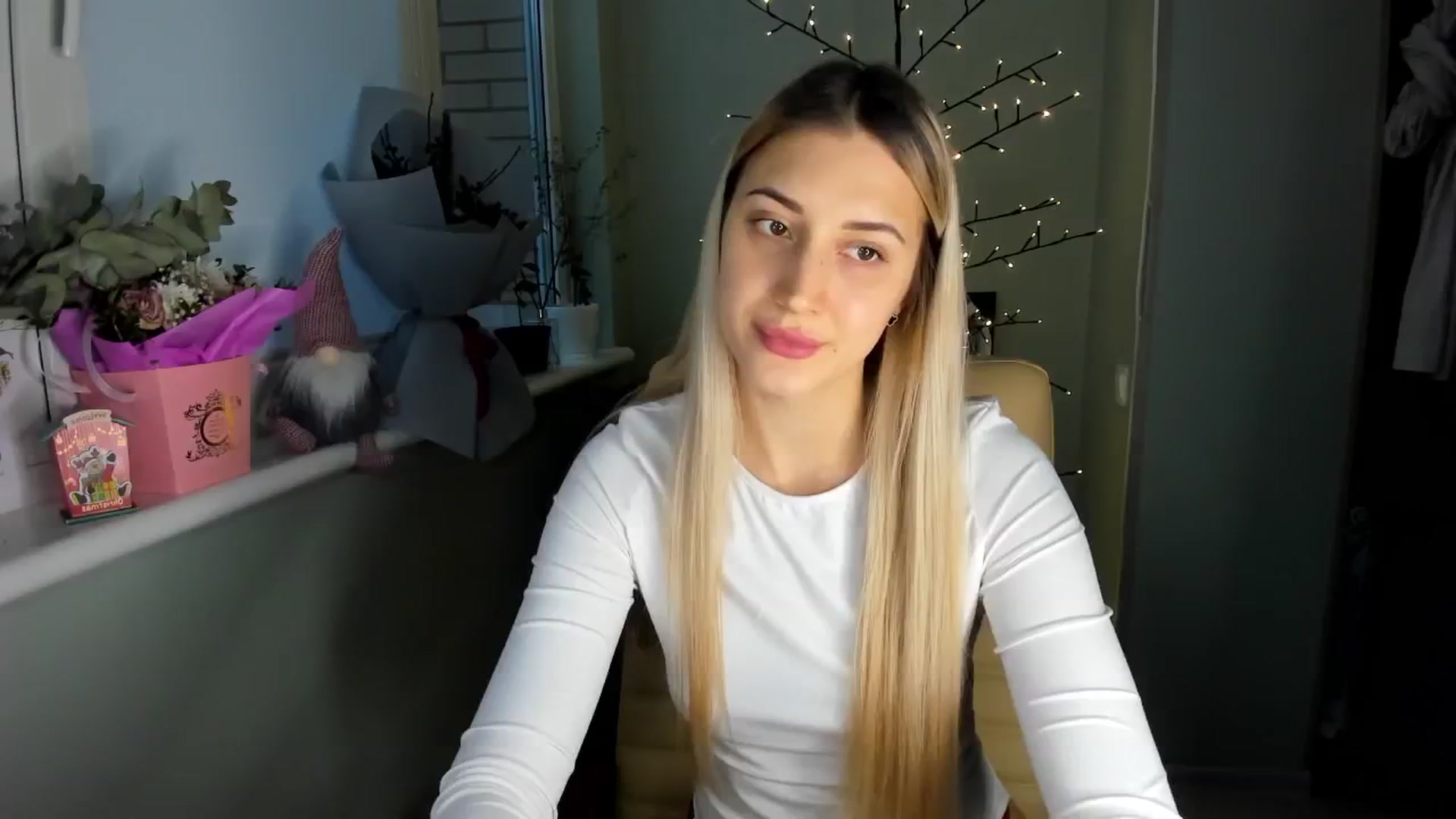 Gallery image thumbnail from Yours_Sonya's myfreecams stream on, 12/27/2024, 13:52 image 9 of 20