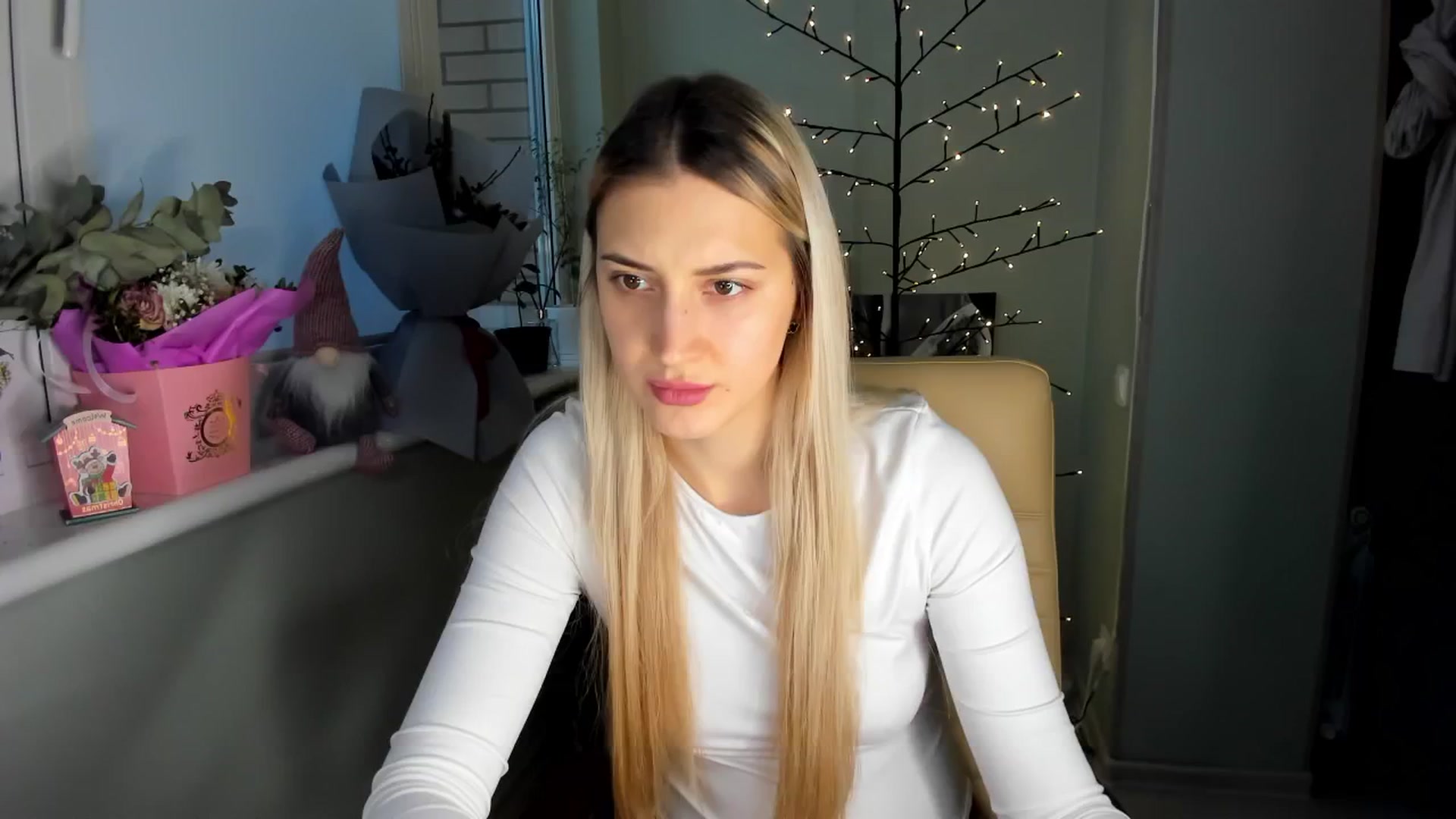 Gallery image thumbnail from Yours_Sonya's myfreecams stream on, 12/27/2024, 13:52 image 6 of 20