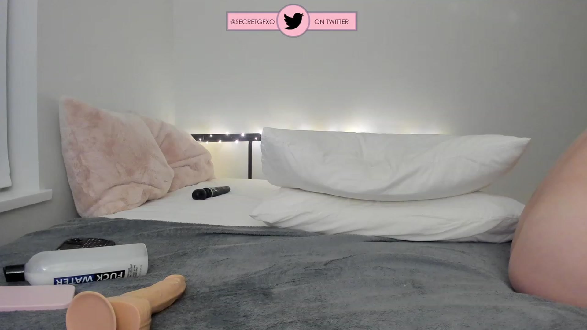 Gallery image thumbnail from Yoursecretgf's myfreecams stream on, 12/27/2023, 02:37 image 17 of 20