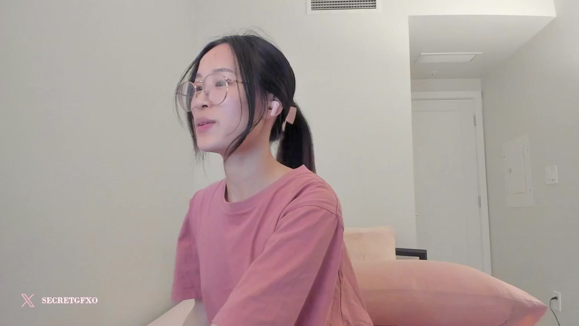 Gallery image thumbnail from Yoursecretgf's myfreecams stream on, 09/28/2024, 11:48 image 7 of 20