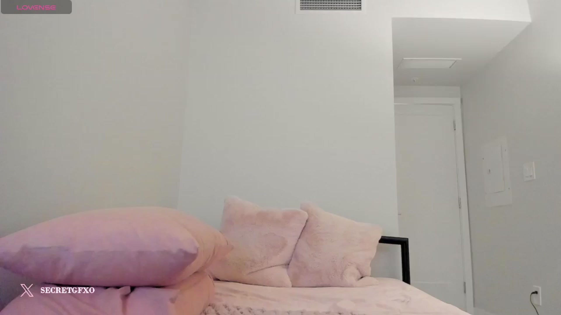 Gallery image thumbnail from Yoursecretgf's myfreecams stream on, 10/03/2024, 09:49 image 18 of 20