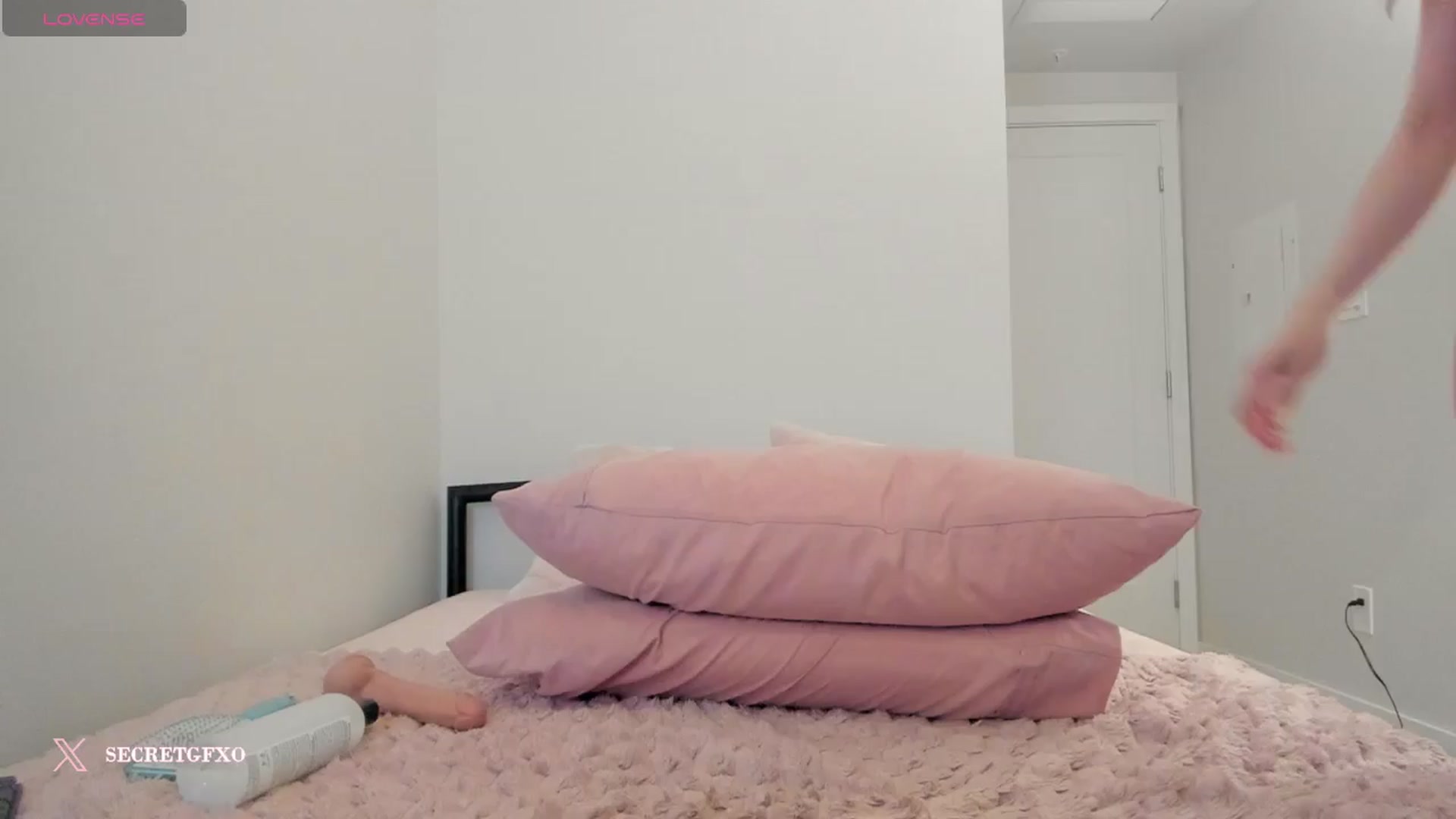 Gallery image thumbnail from Yoursecretgf's myfreecams stream on, 10/08/2024, 13:29 image 13 of 20
