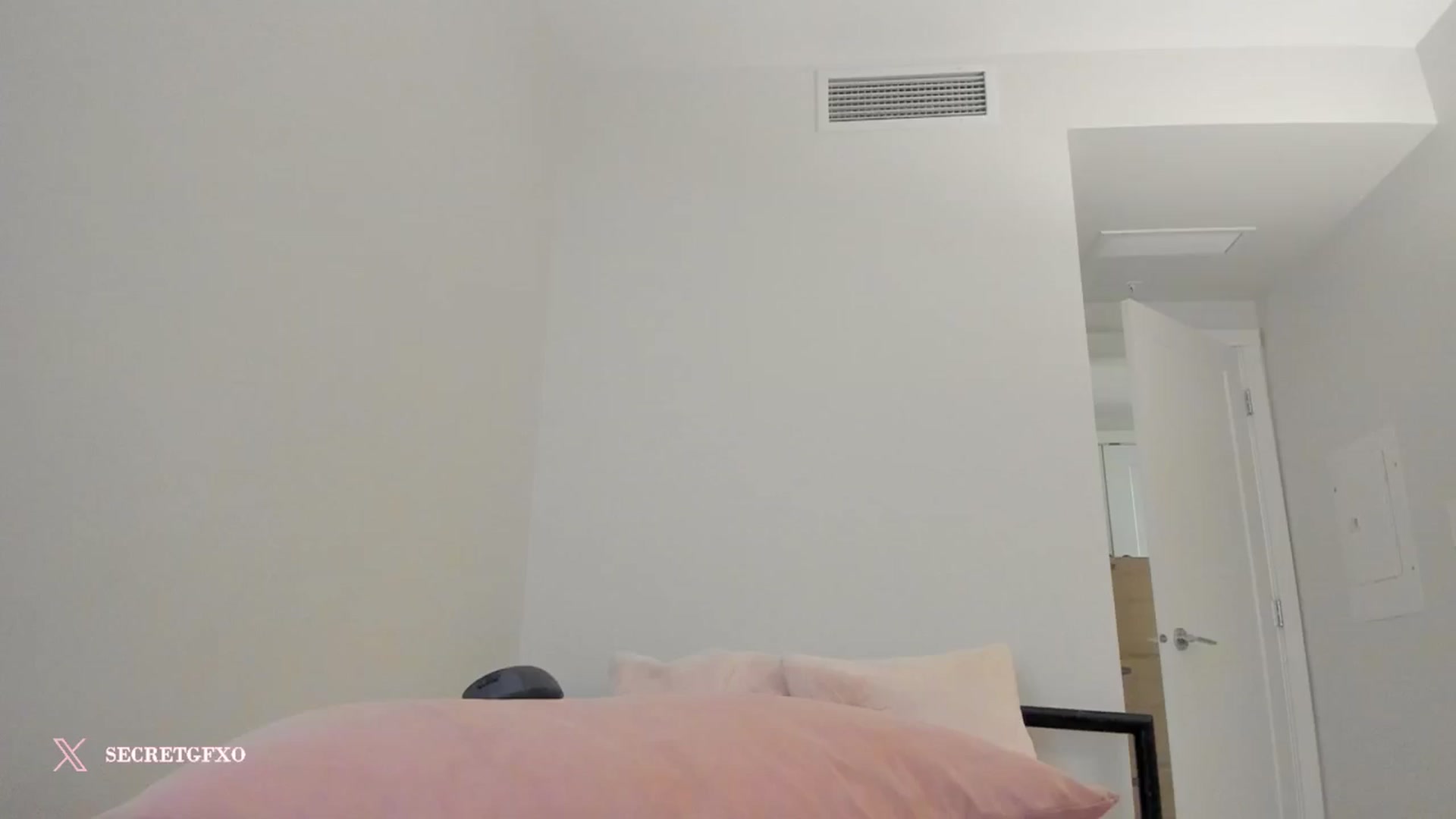 Gallery image thumbnail from Yoursecretgf's myfreecams stream on, 10/16/2024, 08:15 image 17 of 20