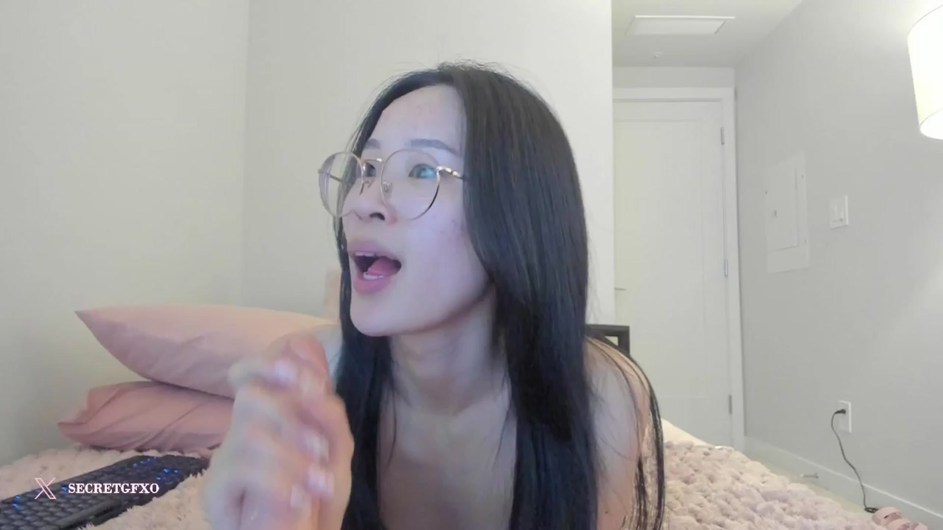 Gallery image thumbnail from Yoursecretgf's myfreecams stream on, 11/15/2024, 13:37 image 15 of 20