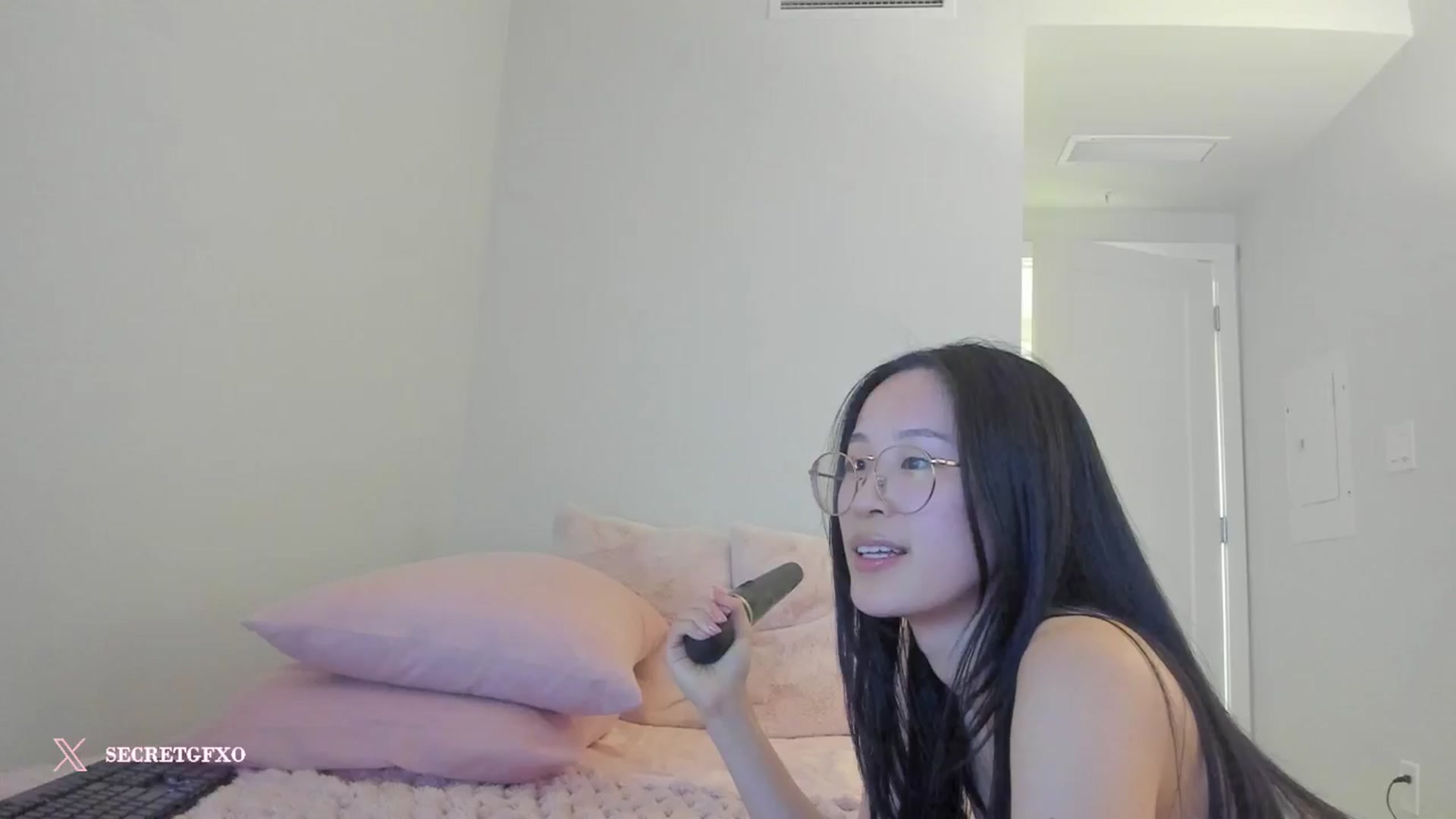 Gallery image thumbnail from Yoursecretgf's myfreecams stream on, 11/17/2024, 15:40 image 1 of 20