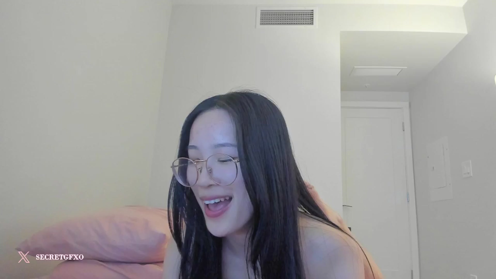 Gallery image thumbnail from Yoursecretgf's myfreecams stream on, 11/17/2024, 15:40 image 12 of 20