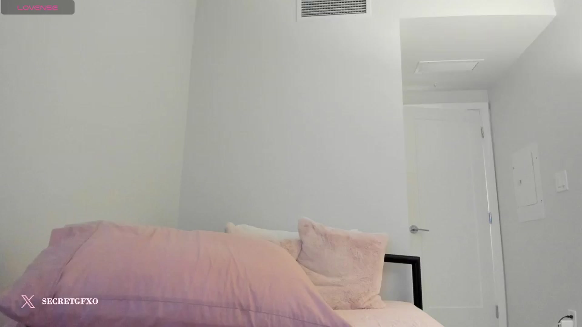 Gallery image thumbnail from Yoursecretgf's myfreecams stream on, 12/18/2024, 12:06 image 18 of 20