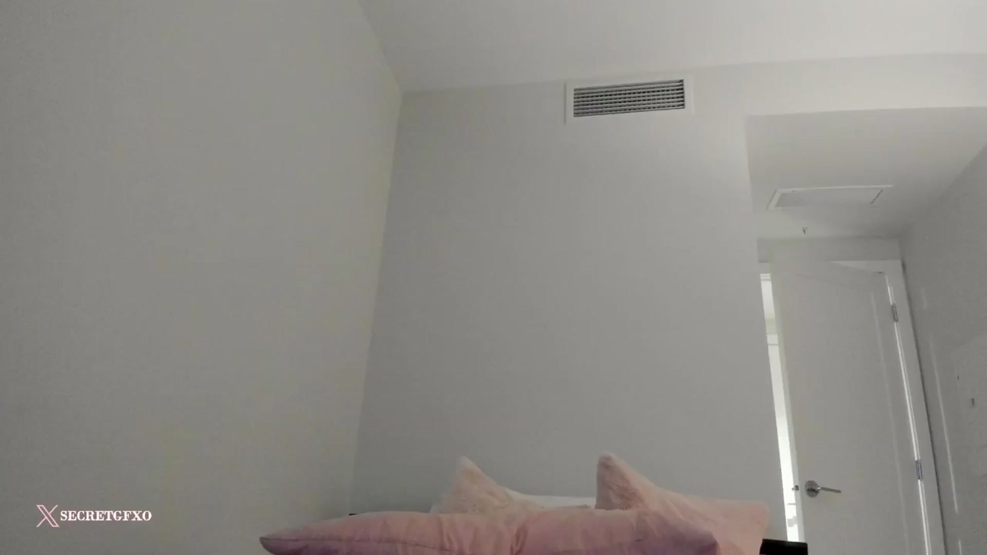 Gallery image thumbnail from Yoursecretgf's myfreecams stream on, 12/29/2024, 15:46 image 2 of 20