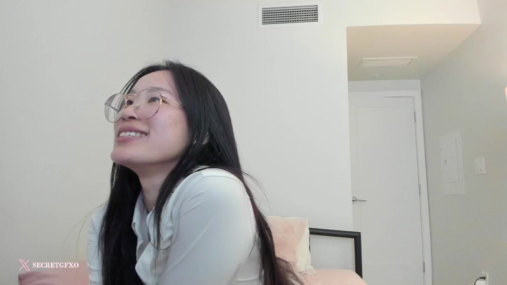 Gallery image thumbnail from Yoursecretgf's myfreecams stream on, 03/19/2025, 21:46 image 17 of 20