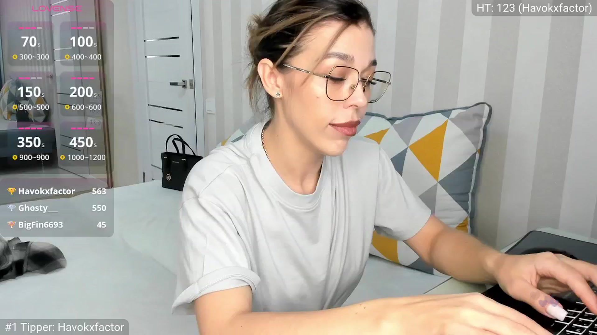 Gallery image thumbnail from Yoursoul_Mila's myfreecams stream on, 09/17/2025, 12:58 image 14 of 20