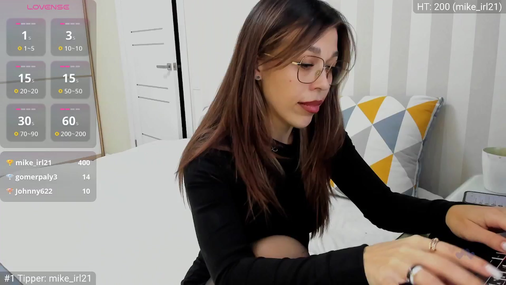 Gallery image thumbnail from Yoursoul_Mila's myfreecams stream on, 10/03/2025, 14:56 image 13 of 20