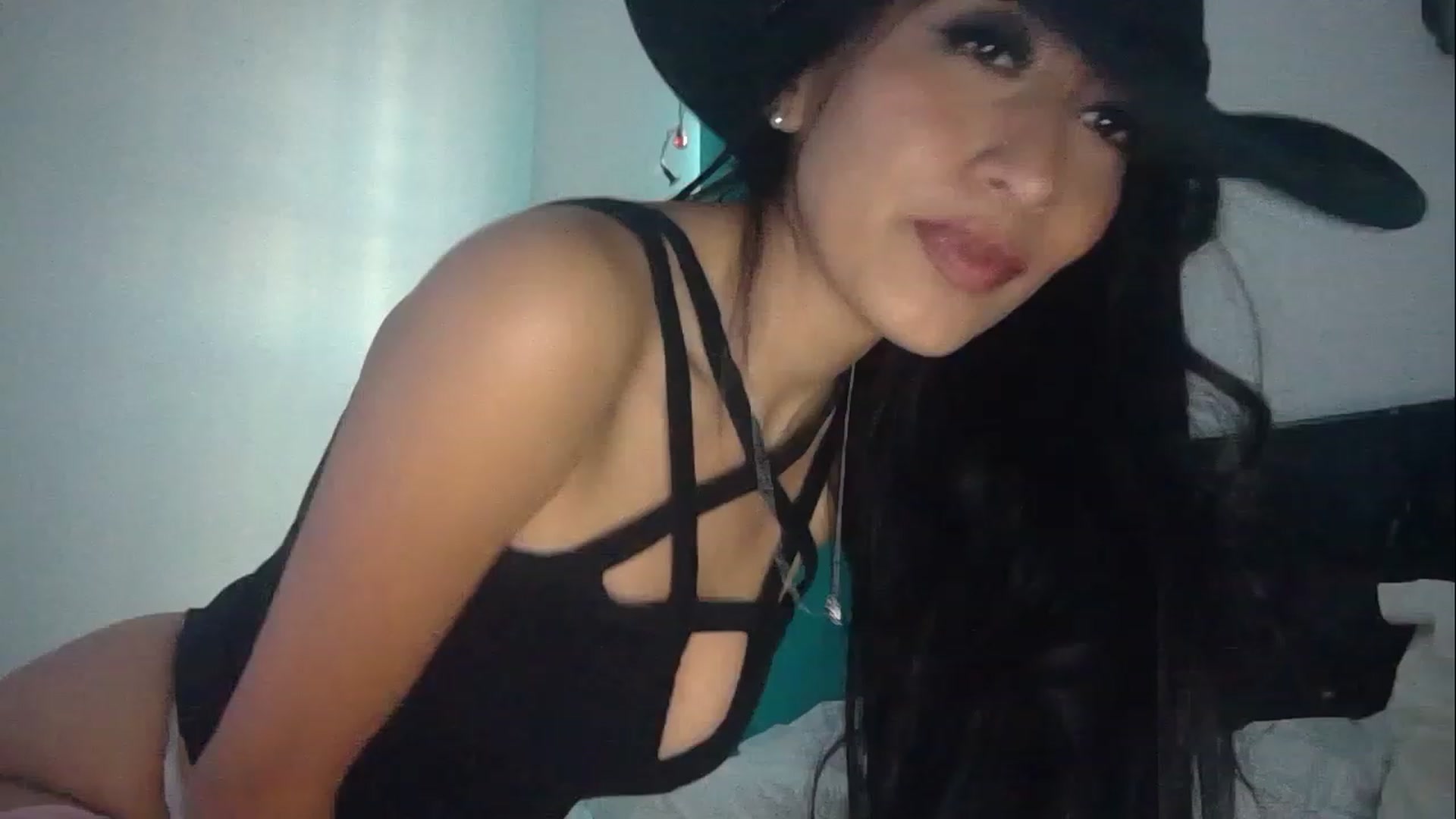 Gallery image thumbnail from YrLatinaArab's myfreecams stream on, 03/05/2023, 12:59 image 9 of 20