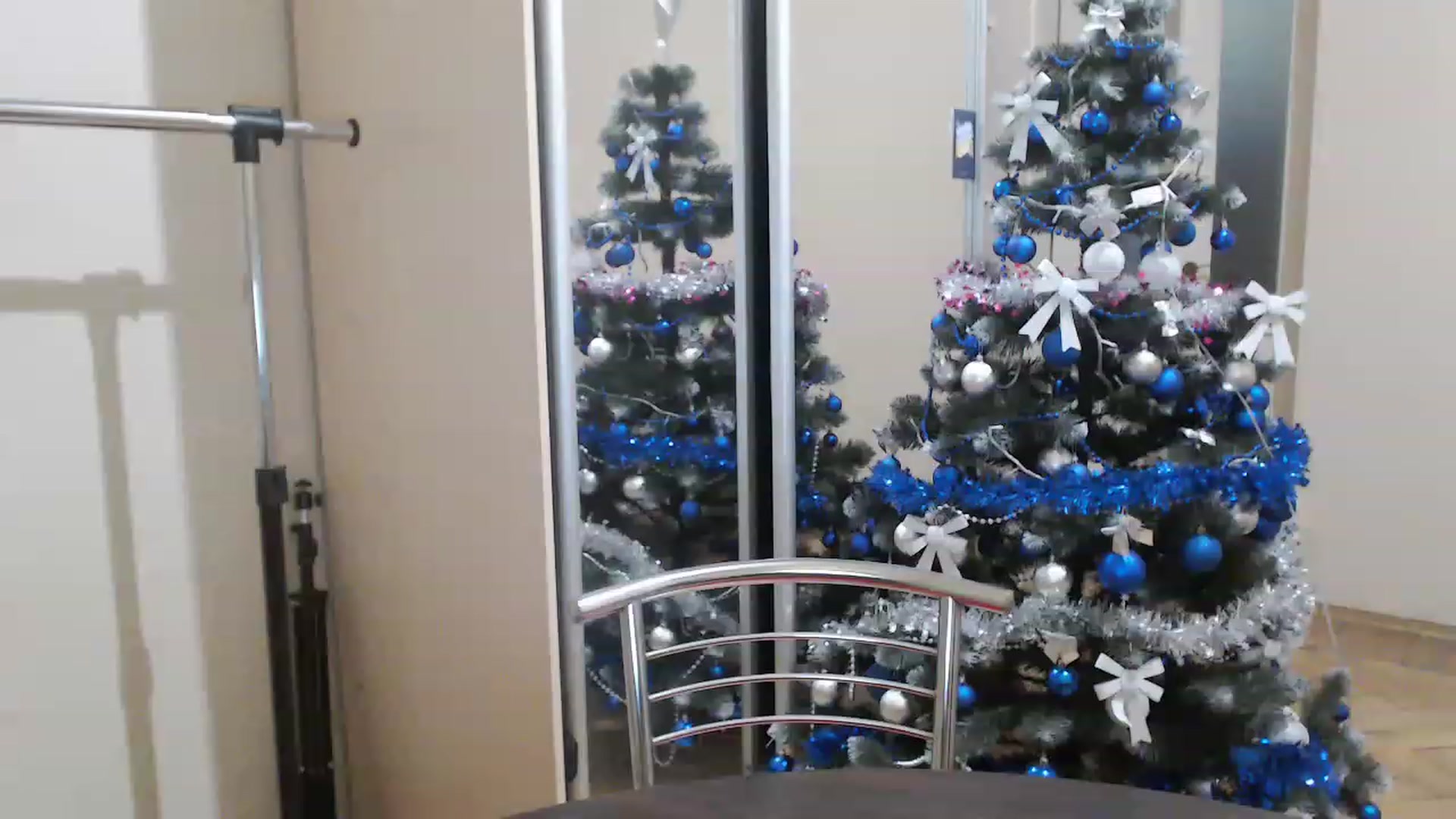 Gallery image thumbnail from YrMermaid's myfreecams stream on, 12/25/2022, 18:09 image 2 of 20