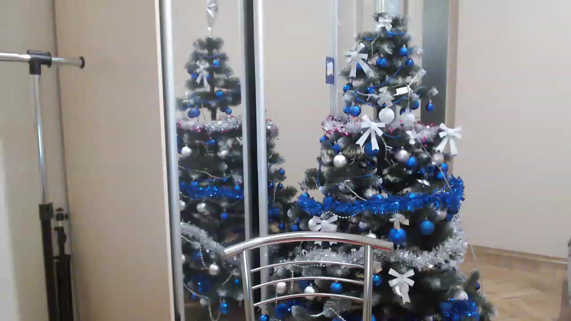 Gallery image thumbnail from YrMermaid's myfreecams stream on, 12/25/2022, 18:09 image 10 of 20