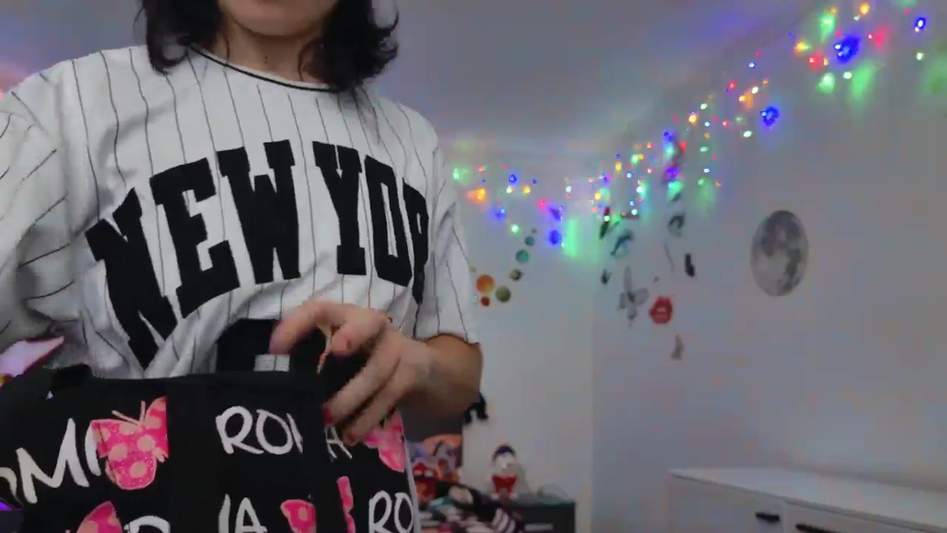 Gallery image thumbnail from YreneA's myfreecams stream on, 12/24/2024, 09:32 image 15 of 20