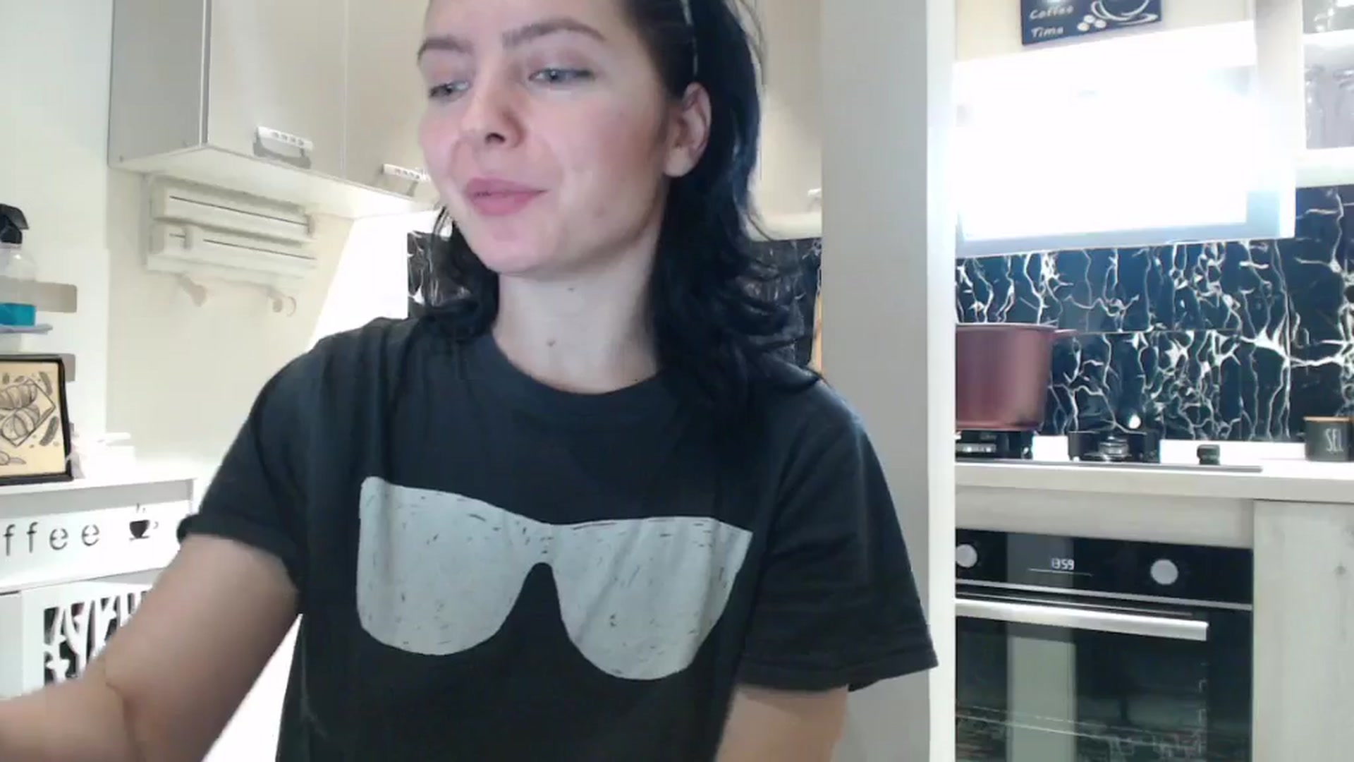 Gallery image thumbnail from YreneA's myfreecams stream on, 01/03/2025, 12:14 image 13 of 20