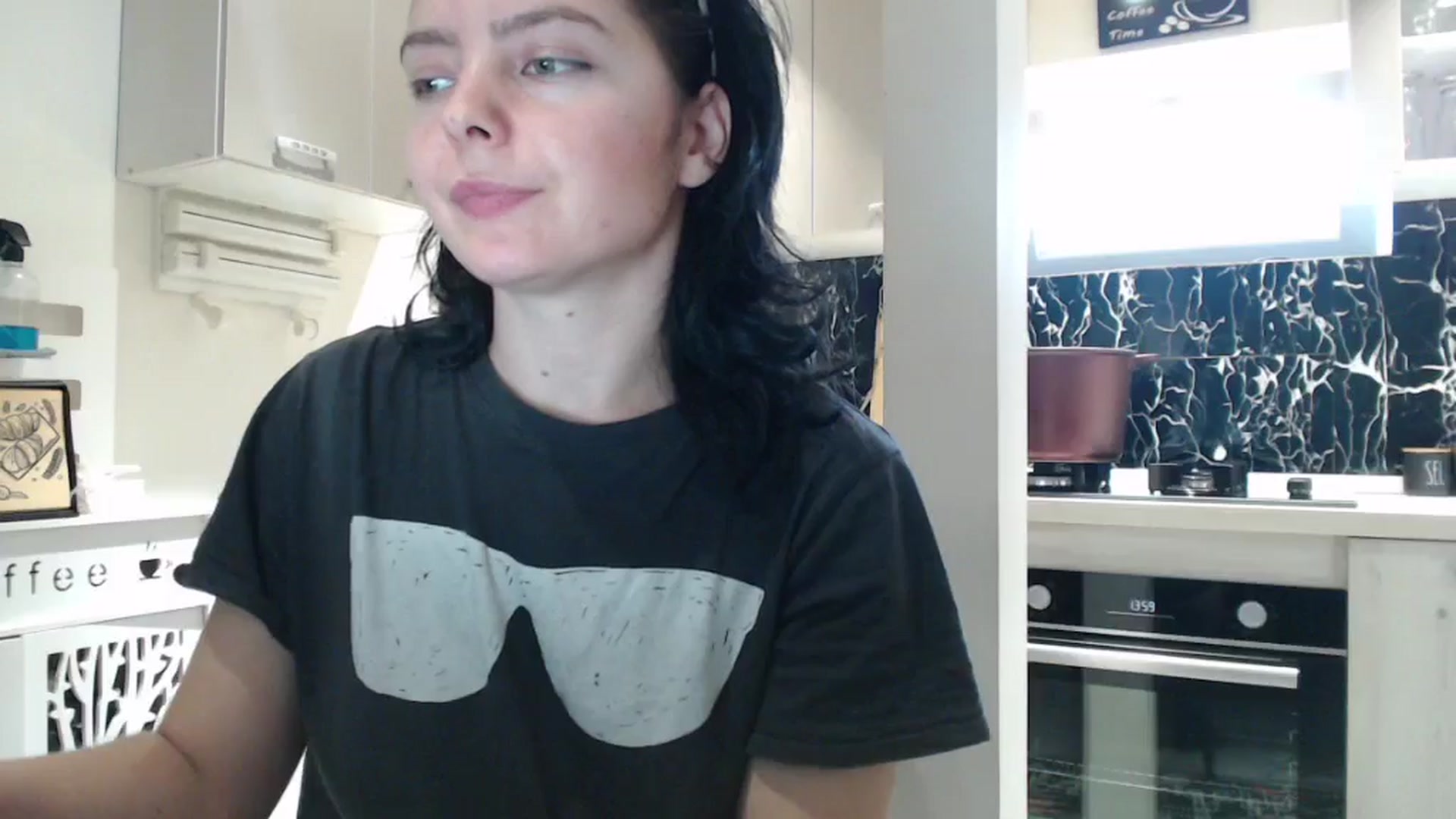 Gallery image thumbnail from YreneA's myfreecams stream on, 01/03/2025, 12:14 image 12 of 20