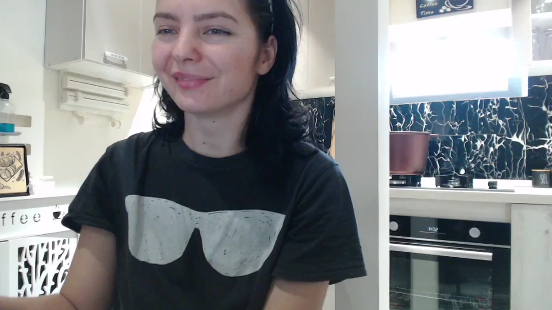 Gallery image thumbnail from YreneA's myfreecams stream on, 01/03/2025, 12:14 image 16 of 20