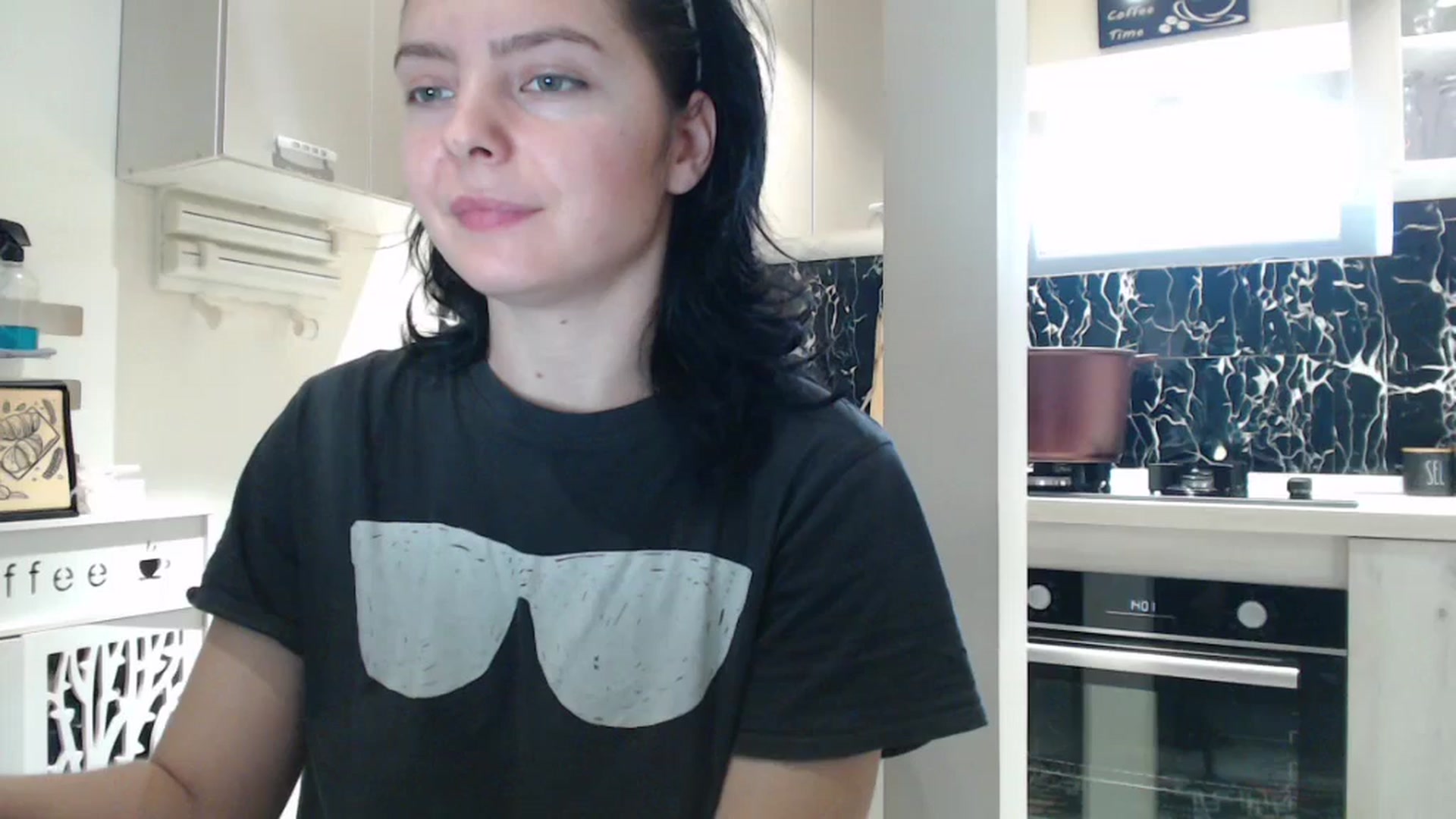 Gallery image thumbnail from YreneA's myfreecams stream on, 01/03/2025, 12:14 image 15 of 20
