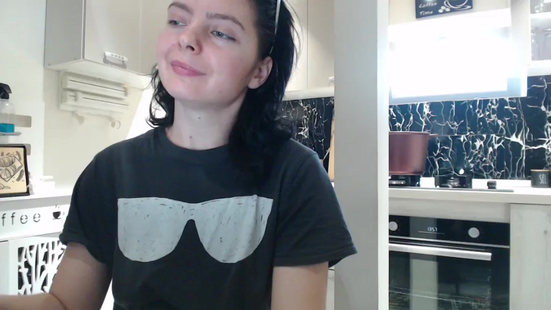 Gallery image thumbnail from YreneA's myfreecams stream on, 01/03/2025, 12:14 image 10 of 20