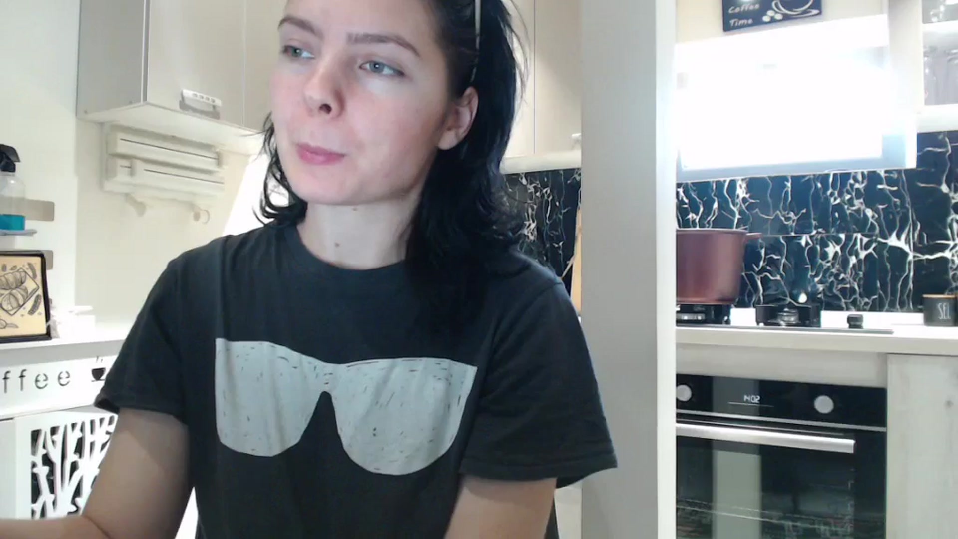 Gallery image thumbnail from YreneA's myfreecams stream on, 01/03/2025, 12:14 image 17 of 20