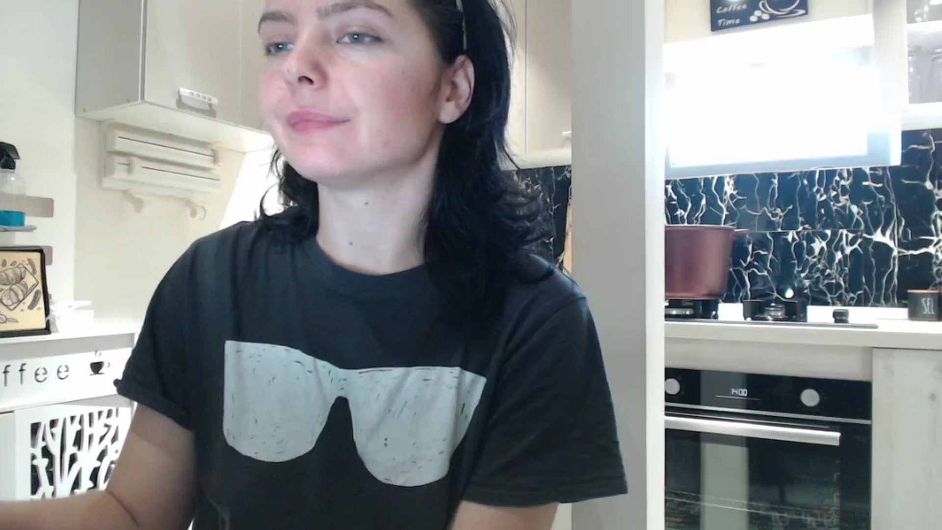 Gallery image thumbnail from YreneA's myfreecams stream on, 01/03/2025, 12:14 image 14 of 20