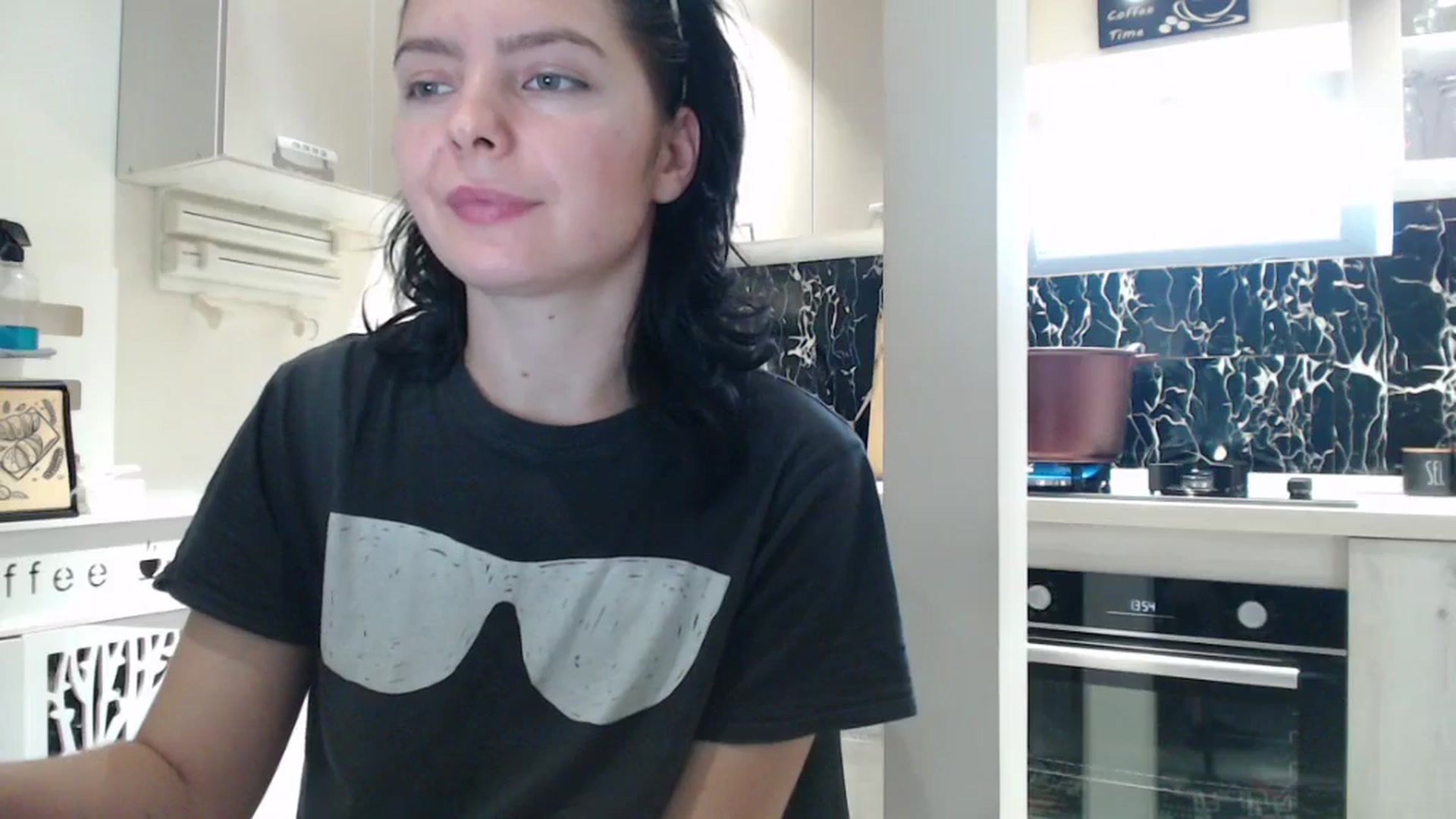 Gallery image thumbnail from YreneA's myfreecams stream on, 01/03/2025, 12:14 image 6 of 20