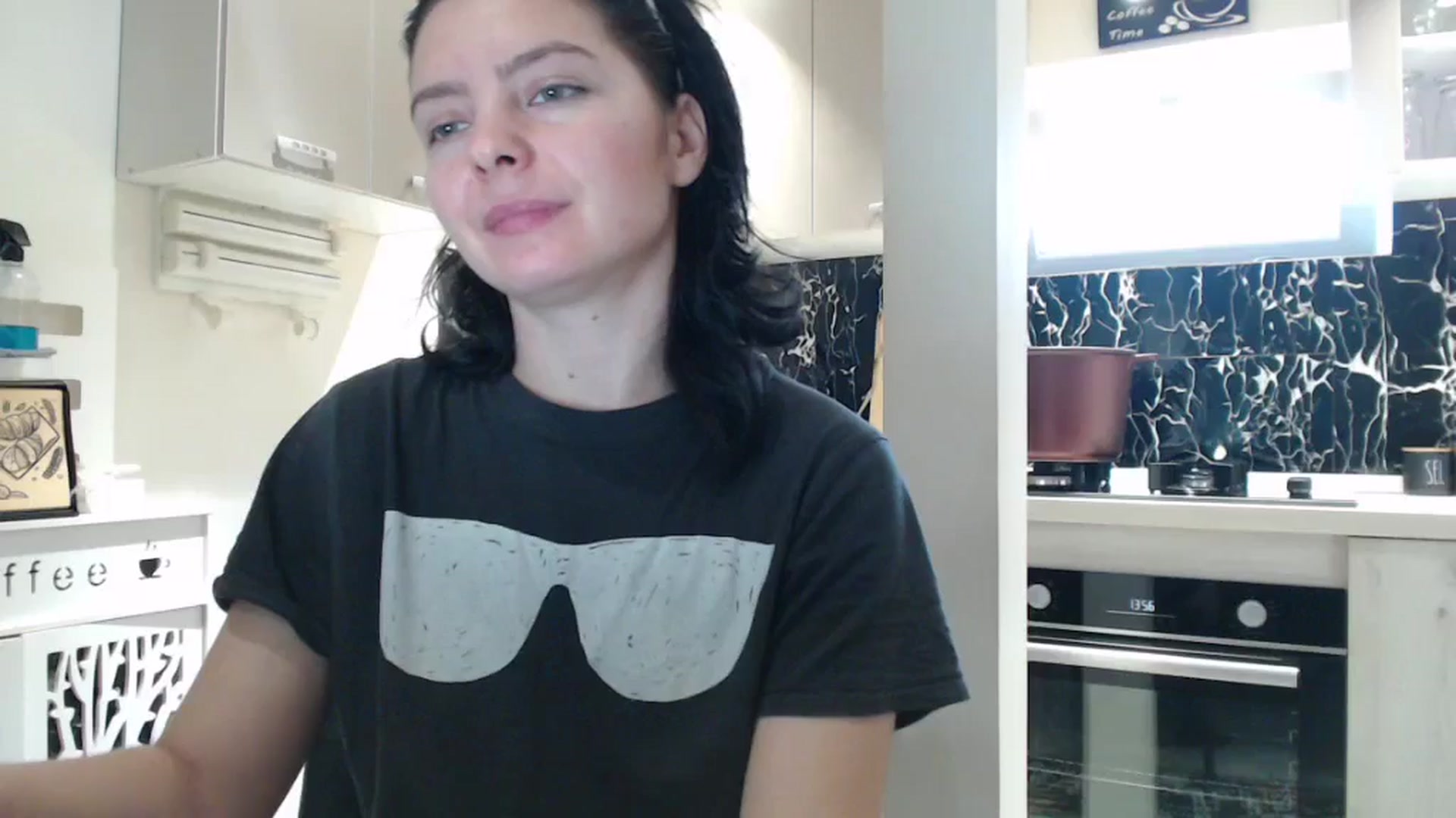 Gallery image thumbnail from YreneA's myfreecams stream on, 01/03/2025, 12:14 image 9 of 20