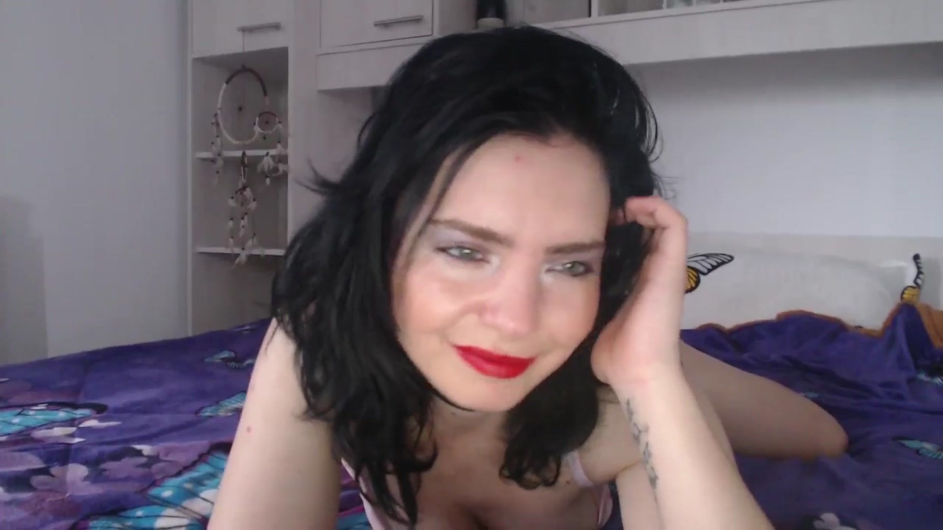 Gallery image thumbnail from YreneA's myfreecams stream on, 04/02/2025, 07:25 image 18 of 20