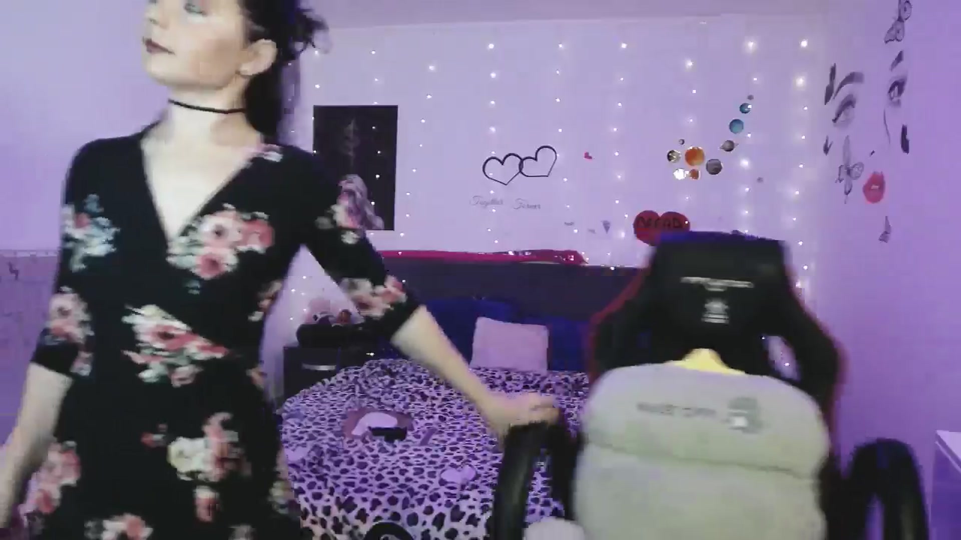 Gallery image thumbnail from YreneA's myfreecams stream on, 04/10/2025, 17:50 image 8 of 20