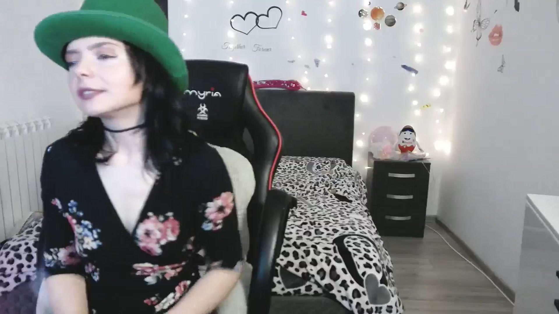 Gallery image thumbnail from YreneA's myfreecams stream on, 04/10/2025, 19:19 image 15 of 20
