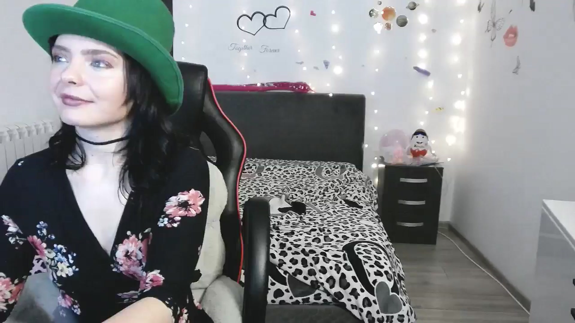 Gallery image thumbnail from YreneA's myfreecams stream on, 04/10/2025, 19:19 image 14 of 20