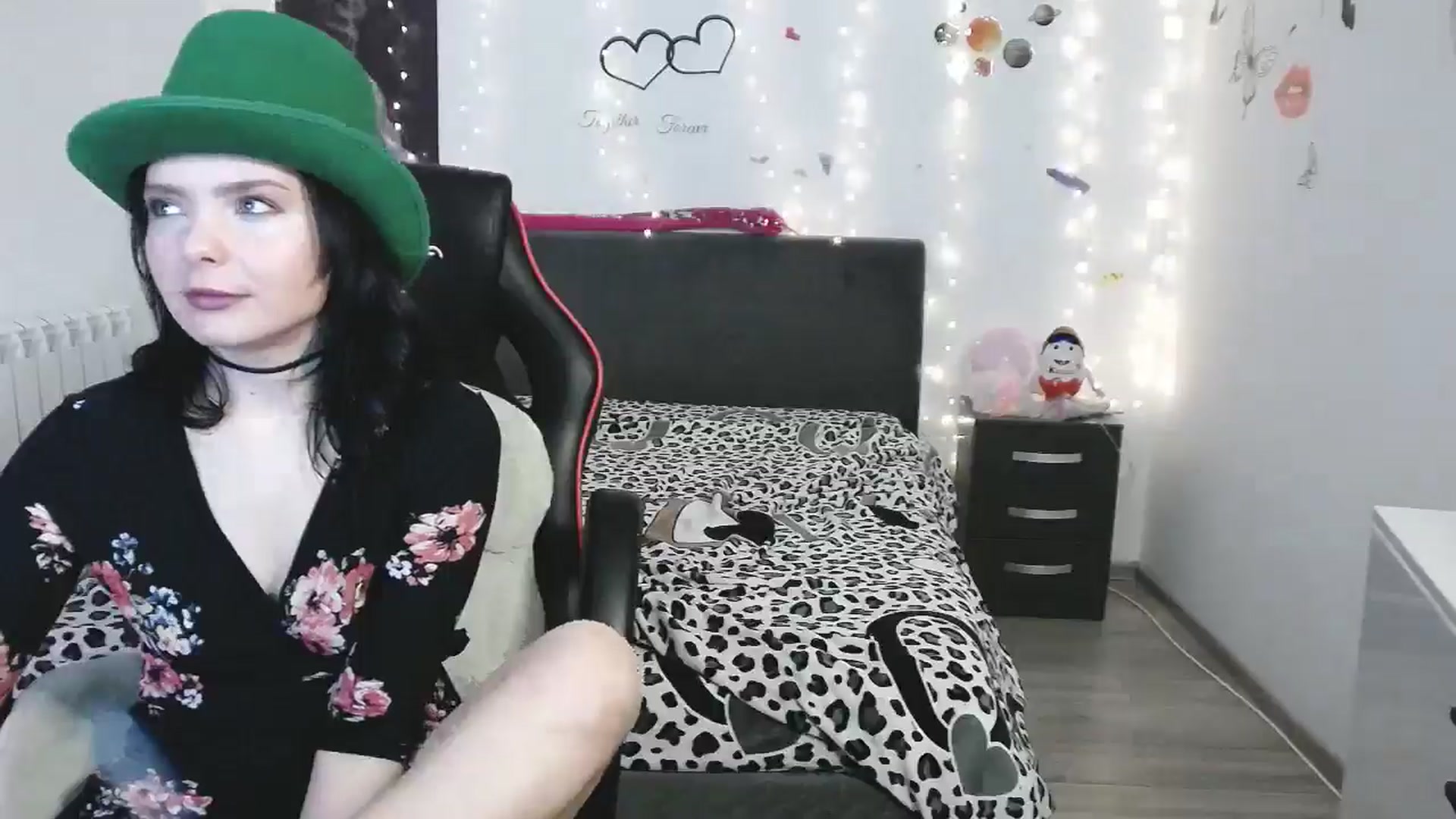 Gallery image thumbnail from YreneA's myfreecams stream on, 04/10/2025, 19:19 image 13 of 20