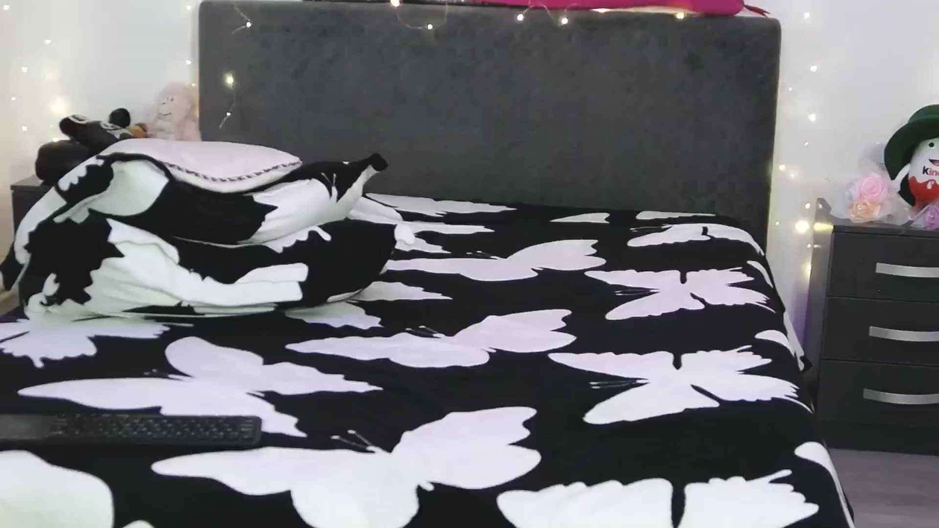Gallery image thumbnail from YreneA's myfreecams stream on, 04/15/2025, 19:00 image 16 of 20
