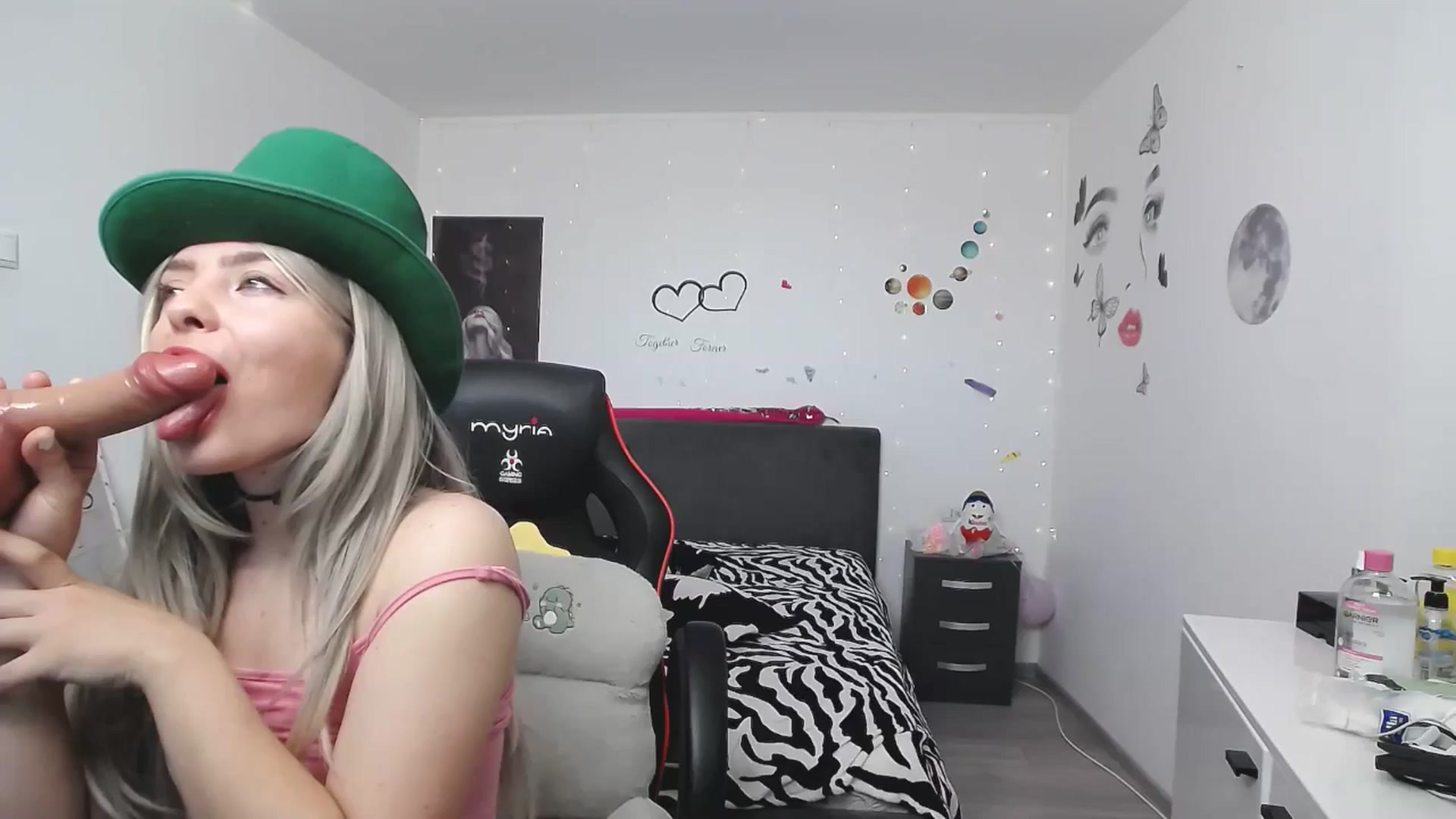 Gallery image thumbnail from YreneA's myfreecams stream on, 04/22/2025, 06:31 image 18 of 20