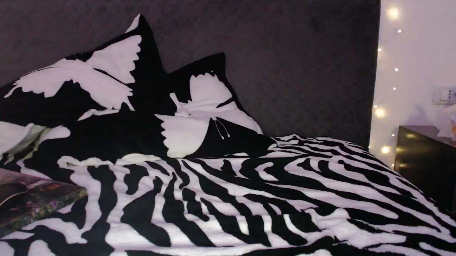 Gallery image thumbnail from YreneA's myfreecams stream on, 04/24/2025, 01:36 image 18 of 20