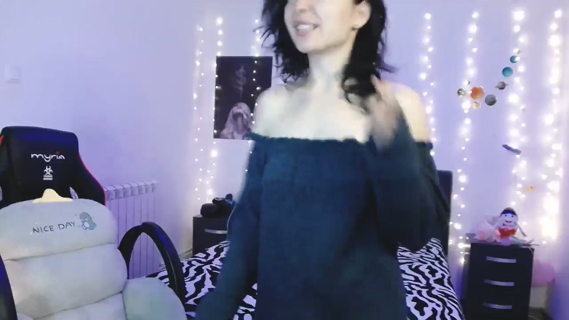 Gallery image thumbnail from YreneA's myfreecams stream on, 04/24/2025, 02:13 image 13 of 20