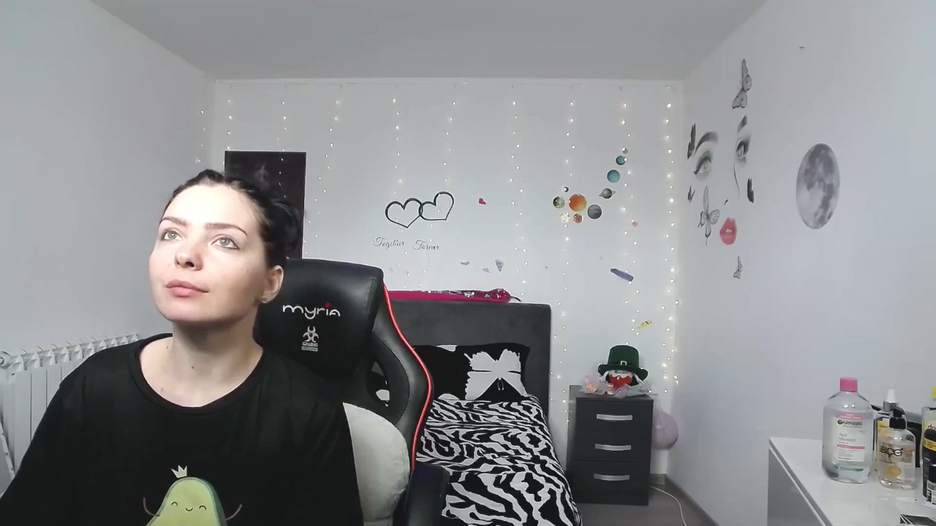 Gallery image thumbnail from YreneA's myfreecams stream on, 04/26/2025, 08:15 image 14 of 20