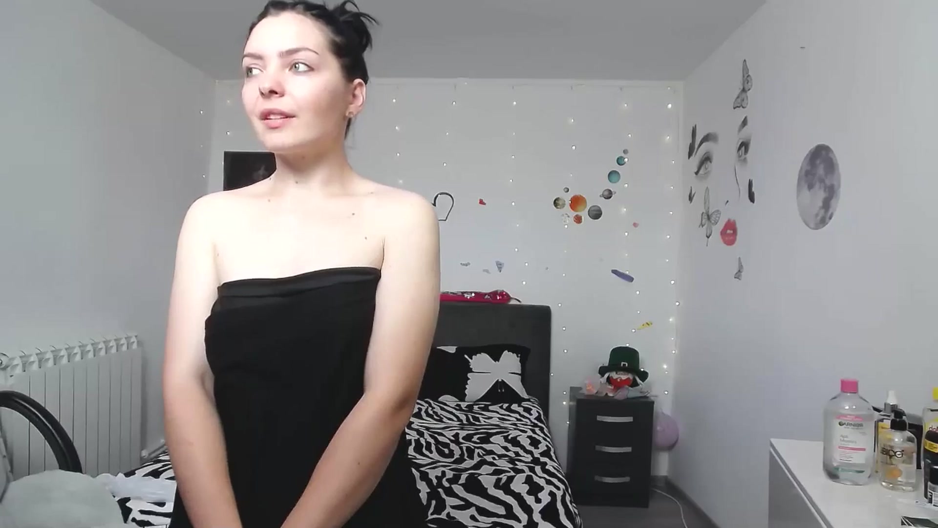 Gallery image thumbnail from YreneA's myfreecams stream on, 04/26/2025, 08:15 image 6 of 20
