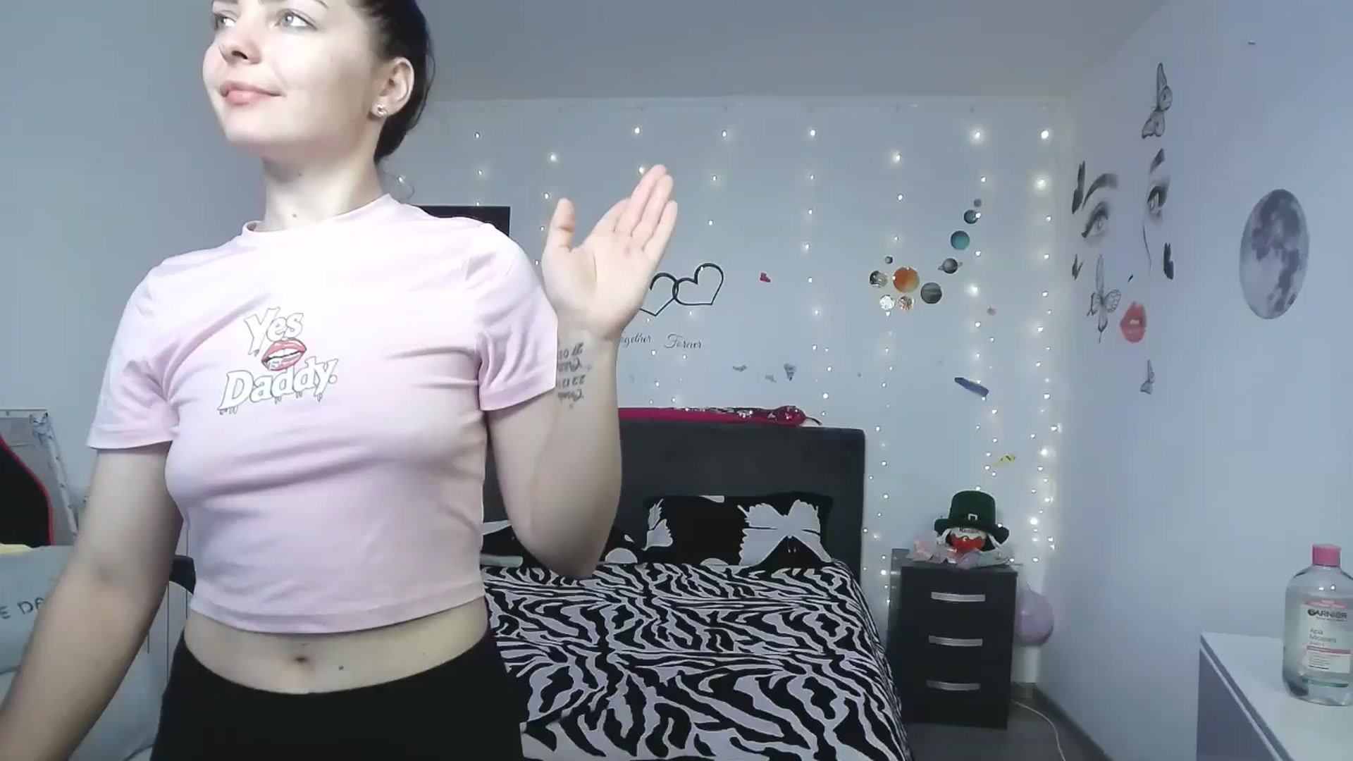 Gallery image thumbnail from YreneA's myfreecams stream on, 04/26/2025, 12:37 image 14 of 20