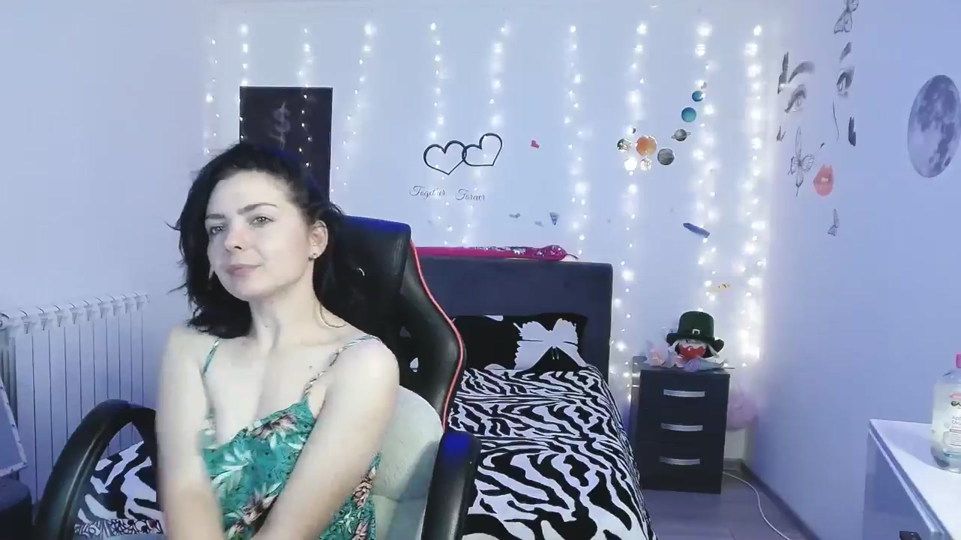 Gallery image thumbnail from YreneA's myfreecams stream on, 04/26/2025, 19:09 image 2 of 20