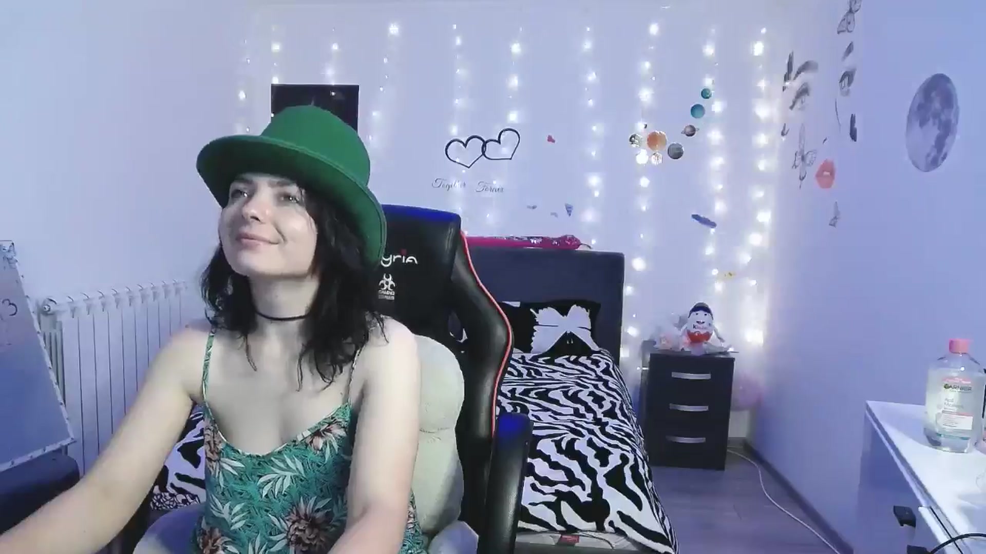 Gallery image thumbnail from YreneA's myfreecams stream on, 04/26/2025, 19:09 image 16 of 20
